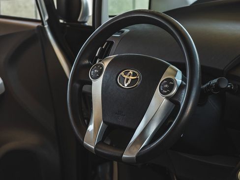 Used 2011 Toyota Prius Five image 16