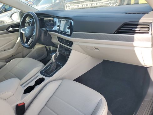 Used 2023 Volkswagen Jetta SE w/ Panoramic Sunroof Package image 17