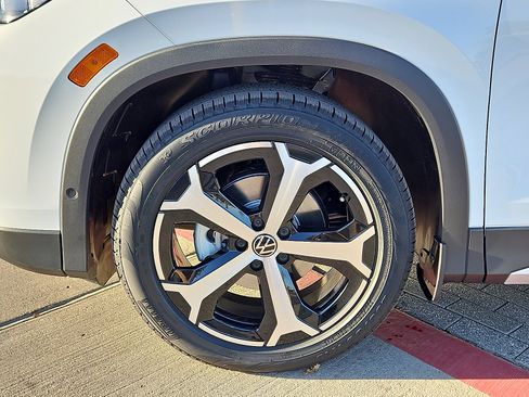 New 2026 Volkswagen Tiguan SE image 5