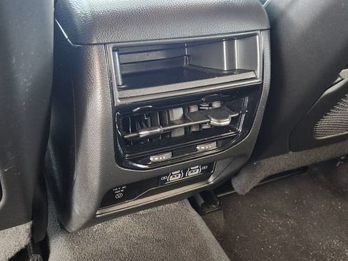 Used 2023 Jeep Grand Cherokee Altitude RWD image 30