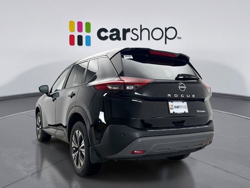 Used 2023 Nissan Rogue SV image 3