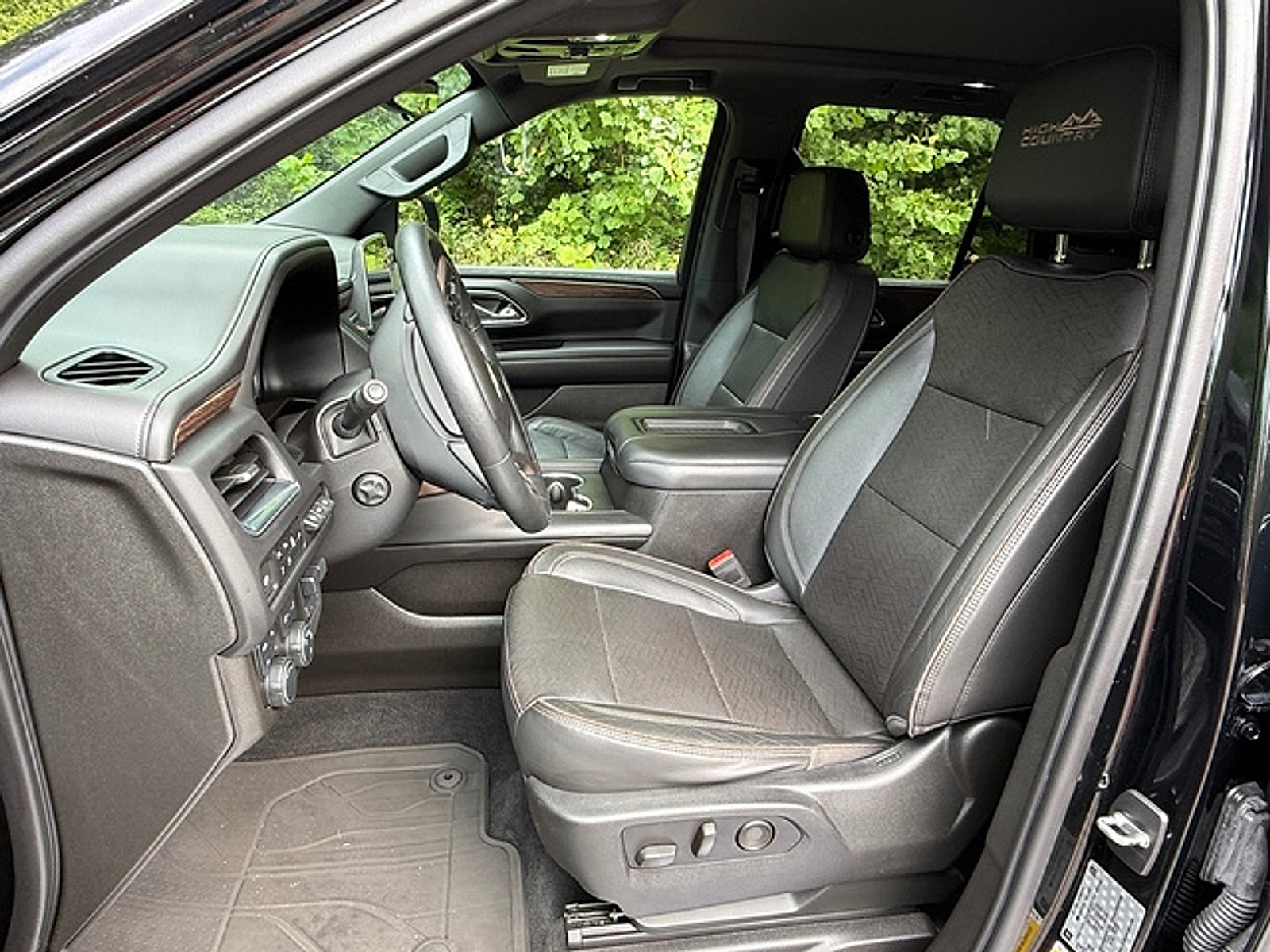 Used 2021 Chevrolet Tahoe High Country w/ Premium Package AWD/4WD image 13