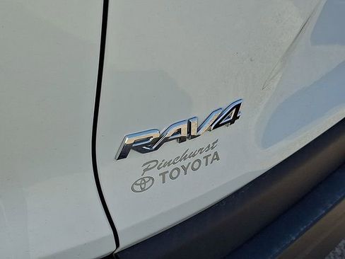 Used 2022 Toyota RAV4 XLE Premium image 20