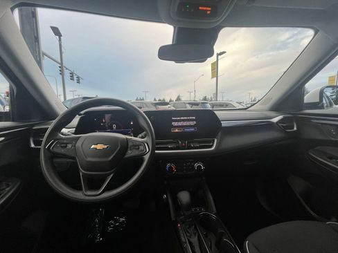 Used 2025 Chevrolet TrailBlazer LT image 34