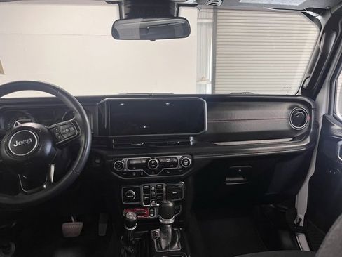 Used 2024 Jeep Wrangler Rubicon image 20