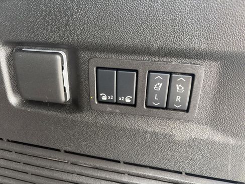 Used 2024 Chevrolet Tahoe Premier AWD/4WD image 5