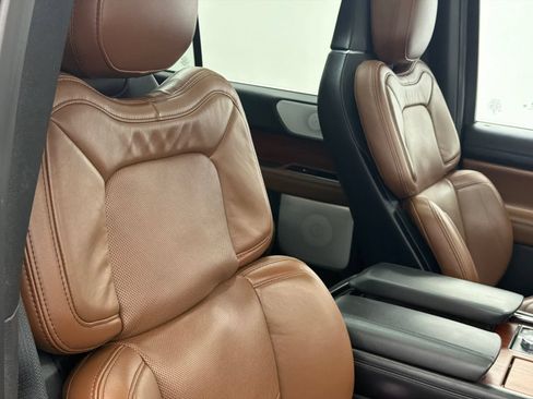 Used 2023 Lincoln Navigator Reserve AWD/4WD image 15