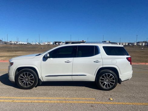 Used 2022 GMC Acadia Denali w/ Denali Ultimate Package image 4