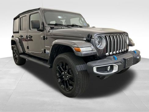 Used 2023 Jeep Wrangler Unlimited Sahara w/ Cold Weather Group AWD/4WD image 8