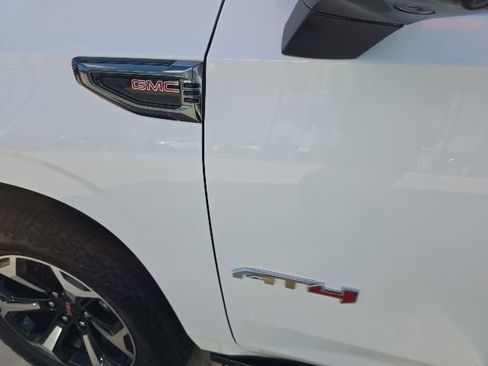 Used 2025 GMC Yukon XL AT4 w/ AT4 Premium Plus Package AWD/4WD image 11