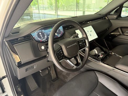 Used 2024 Land Rover Range Rover Sport SE AWD/4WD image 4
