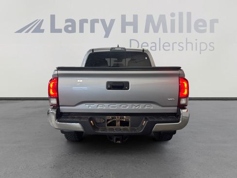 Used 2018 Toyota Tacoma TRD Off-Road image 4