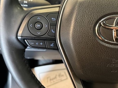 Used 2021 Toyota Venza LE image 10