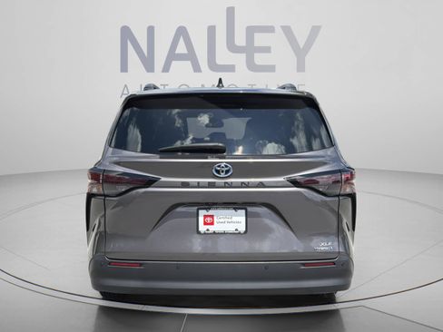 Certified 2024 Toyota Sienna XLE FWD image 4