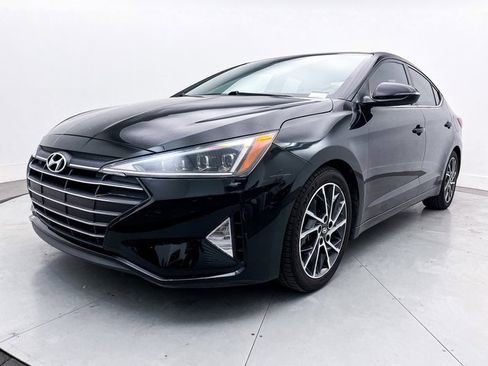 Used 2019 Hyundai Elantra Limited image 11