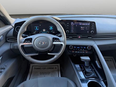 Used 2022 Hyundai Elantra SEL w/ Convenience Package image 26