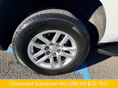 Used 2022 Chevrolet Suburban LT RWD image 33