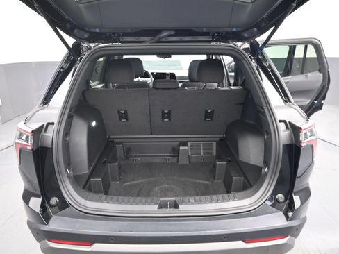 Used 2025 Chevrolet Equinox LT FWD image 14