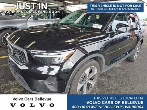 Used 2025 Volvo XC40 B5 Plus image 1