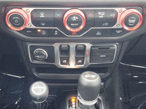 Used 2025 Jeep Wrangler Sport AWD/4WD image 22