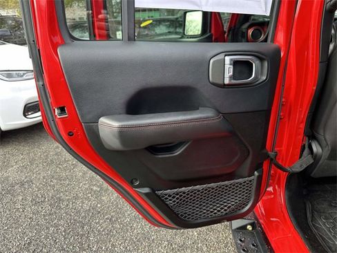 Certified 2018 Jeep Wrangler Unlimited Rubicon w/ Dual Top Group image 18