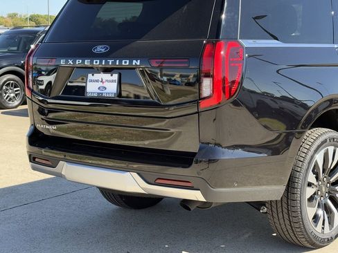 New 2025 Ford Expedition Platinum w/ Driver's Package image 37