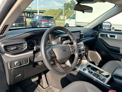 Used 2020 Ford Explorer XLT w/ Equipment Group 202A AWD/4WD image 10