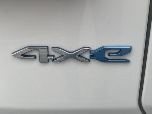 Used 2024 Jeep Wrangler Unlimited Sahara w/ Safety Group image 11