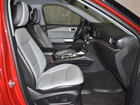 Used 2021 Ford Explorer XLT w/ Equipment Group 202A image 30