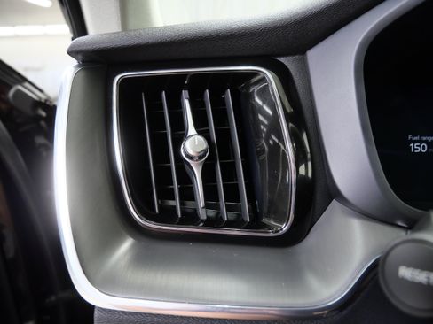 Used 2025 Volvo XC60 B5 Core AWD/4WD image 29