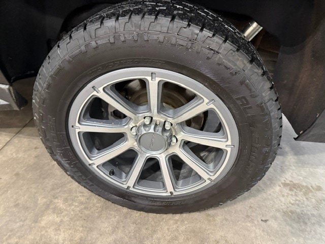Used 2017 Chevrolet Suburban LT AWD/4WD image 27
