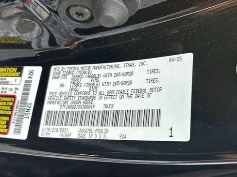Used 2025 Toyota Tundra Limited AWD/4WD image 32