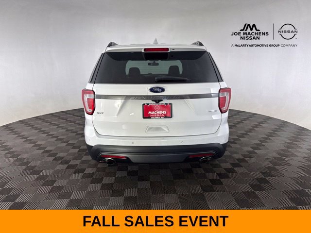 Used 2017 Ford Explorer XLT w/ Equipment Group 202A AWD/4WD image 7