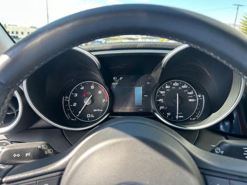 Used 2017 Alfa Romeo Giulia Ti RWD image 18