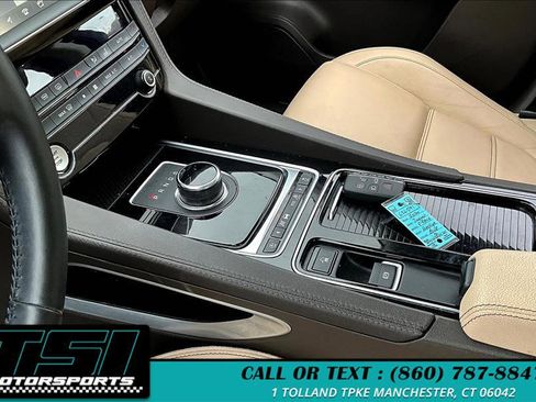Used 2020 Jaguar F-PACE Prestige image 15