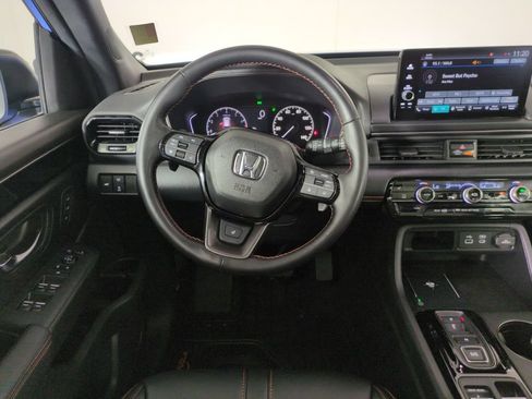 Used 2025 Honda Pilot TrailSport image 17