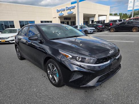 Used 2024 Kia Forte LXS w/ LXS Technology Package FWD image 3