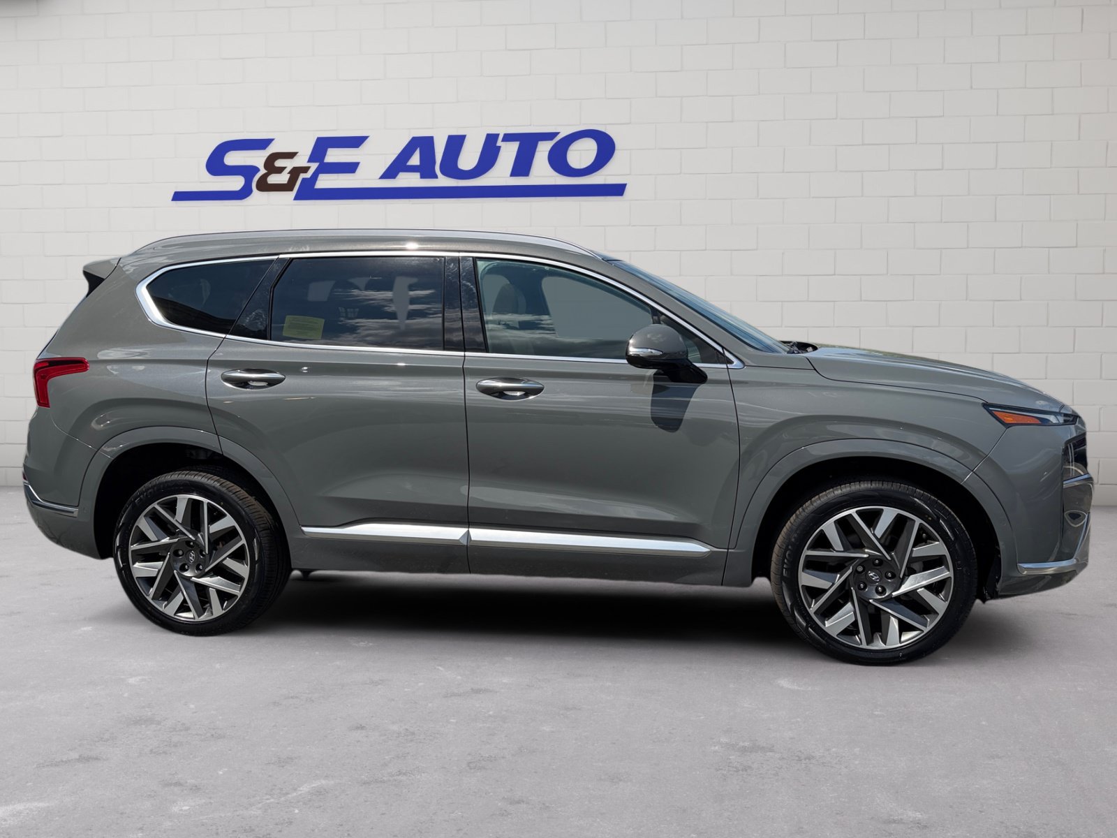 Used 2023 Hyundai Santa Fe Calligraphy AWD/4WD image 5