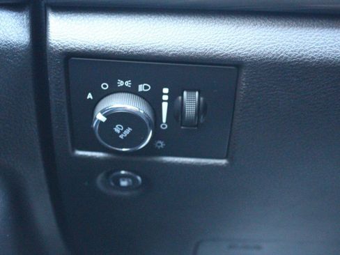 Used 2019 Jeep Grand Cherokee Altitude image 27