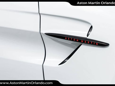 Used 2025 Aston Martin V8 Vantage Coupe image 29