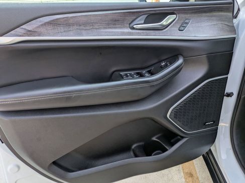 Used 2024 Jeep Grand Cherokee Limited 4xe image 12