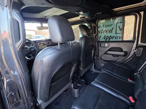 Used 2018 Jeep Wrangler Unlimited Sahara image 10