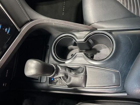 Used 2018 Toyota Camry SE image 16