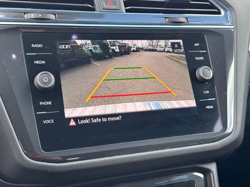 Used 2023 Volkswagen Tiguan SE image 24