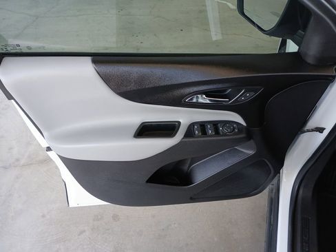 Used 2019 Chevrolet Equinox LS w/ LS Convenience Package FWD image 23