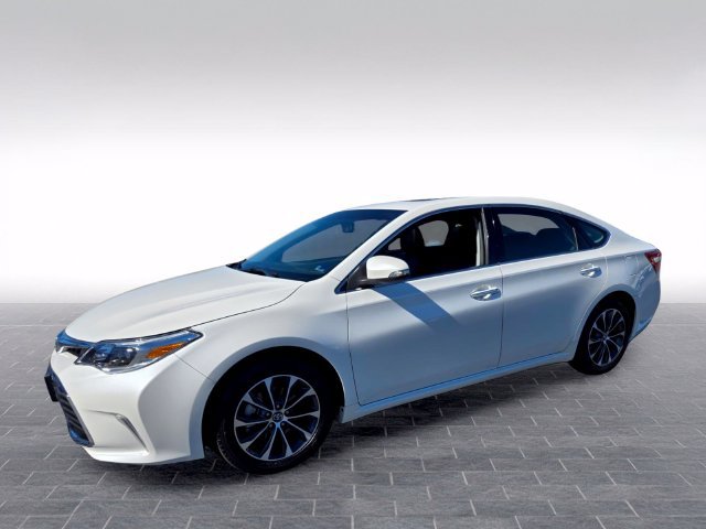 Used 2016 Toyota Avalon XLE Premium FWD image 3