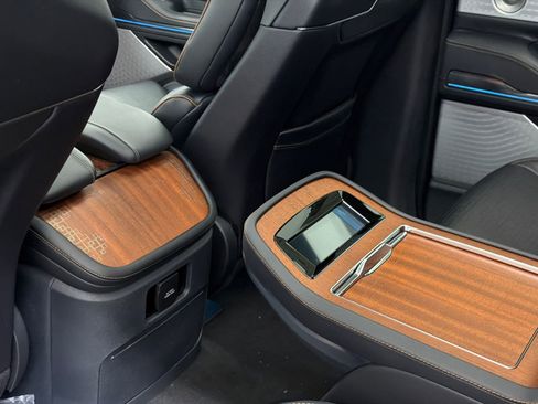 New 2026 Lincoln Navigator L Black Label AWD/4WD image 22