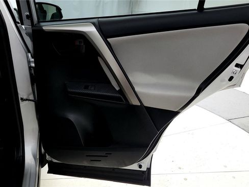 Used 2015 Toyota RAV4 LE image 31