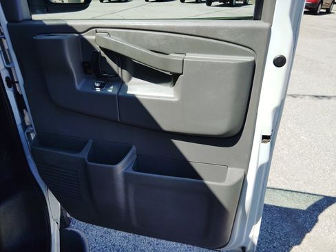 Used 2018 Chevrolet Express 2500 w/ Driver Convenience Package RWD image 20