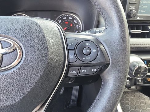 Certified 2020 Toyota RAV4 XLE Premium image 31